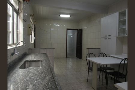 Casa à venda com 320m², 4 quartos e 2 vagasCozinha