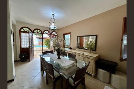 Casa à venda com 3 quartos, 192m² em Piratininga, Niterói