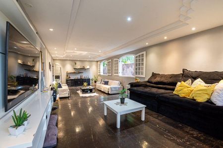 Casa à venda com 7 quartos, 354m² em Fonseca, Niterói