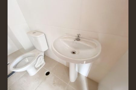 Apartamento para alugar com 39m², 2 quartos e sem vaga Apartamento para alugar com 39m², 2 quartos e sem vagaBanheiro