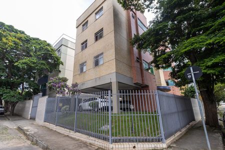 Apartamento para alugar com 160m², 4 quartos e 2 vagas Apartamento para alugar com 160m², 4 quartos e 2 vagasFachada