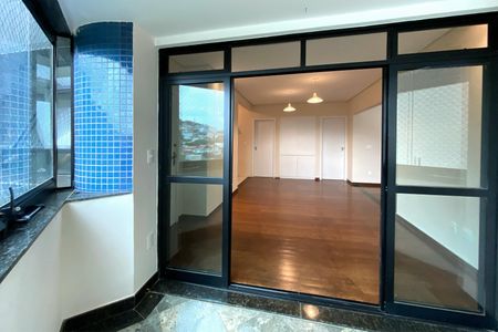 Apartamento à venda com 105m², 2 quartos e 2 vagas Apartamento à venda com 105m², 2 quartos e 2 vagasVaranda da Sala