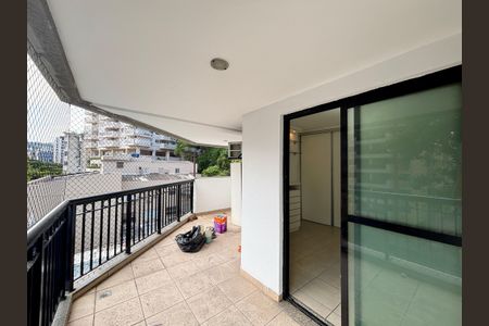 Apartamento para alugar com 111m², 3 quartos e 2 vagasQuarto 3 - varanda