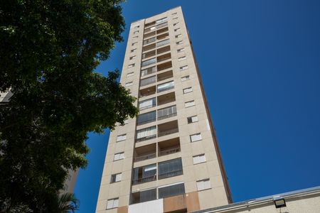 Apartamento para alugar com 52m², 2 quartos e 1 vaga Apartamento para alugar com 52m², 2 quartos e 1 vagaFachada