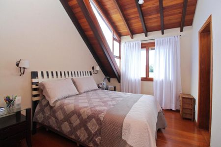 Quarto 1 de casa para alugar com 3 quartos, 160m² em Guarujá, Porto Alegre