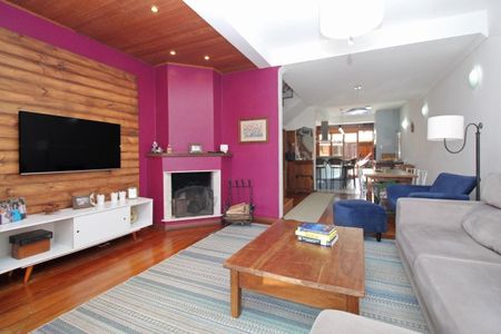 Sala  de casa para alugar com 3 quartos, 160m² em Guarujá, Porto Alegre