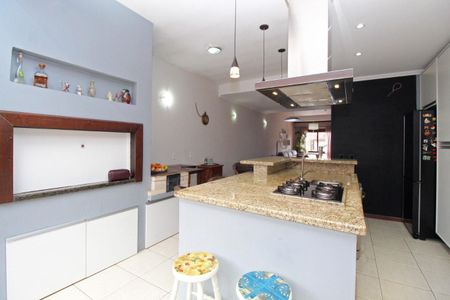 Cozinha  de casa para alugar com 3 quartos, 160m² em Guarujá, Porto Alegre