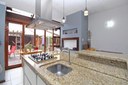 Cozinha  de casa para alugar com 3 quartos, 160m² em Guarujá, Porto Alegre