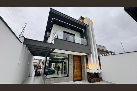 Casa para alugar com 200m², 3 quartos e 4 vagas Casa para alugar com 200m², 3 quartos e 4 vagasÁrea externa