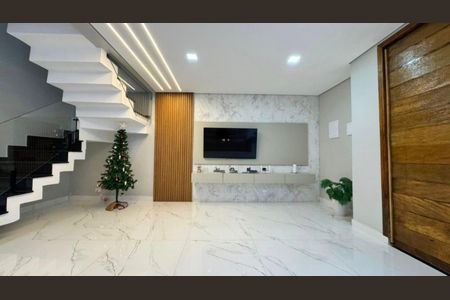 Sala de casa para alugar com 3 quartos, 200m² em Vila Nova Bonsucesso, Guarulhos