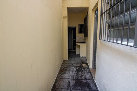 Casa para alugar com 24m², 1 quarto e sem vaga Casa para alugar com 24m², 1 quarto e sem vagaCorredor externo / Lavanderia / acesso ao branheiro