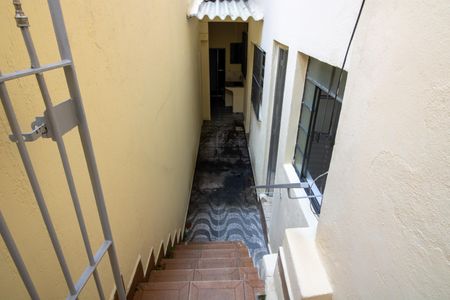 Casa para alugar com 24m², 1 quarto e sem vaga Casa para alugar com 24m², 1 quarto e sem vagaEscada acesso a casa