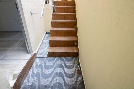 Casa para alugar com 24m², 1 quarto e sem vaga Casa para alugar com 24m², 1 quarto e sem vagaEscada acesso a casa