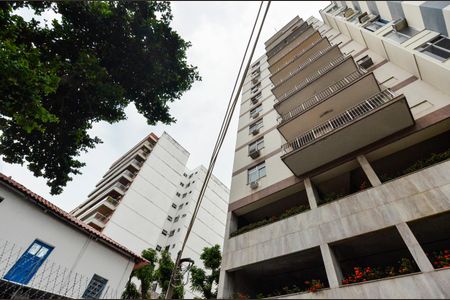 Apartamento à venda com 224m², 3 quartos e 1 vaga Apartamento à venda com 224m², 3 quartos e 1 vagaFachada