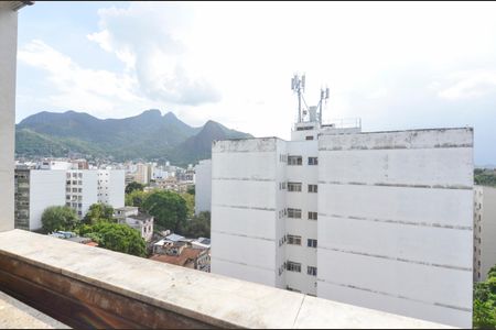 Apartamento à venda com 224m², 3 quartos e 1 vaga Apartamento à venda com 224m², 3 quartos e 1 vagaTerraço