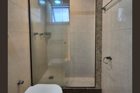Apartamento à venda com 296m², 4 quartos e 3 vagasBanheiro 
