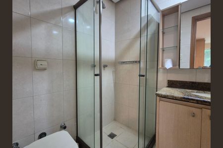 Apartamento à venda com 296m², 4 quartos e 3 vagasBanheiro 