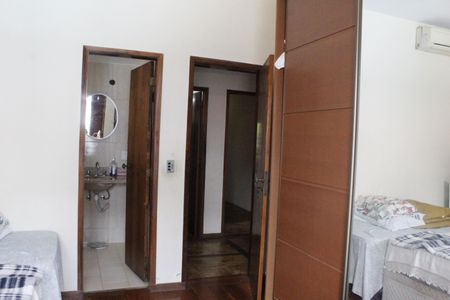 Casa de condomínio à venda com 600m², 6 quartos e 2 vagasquarto suíte 2