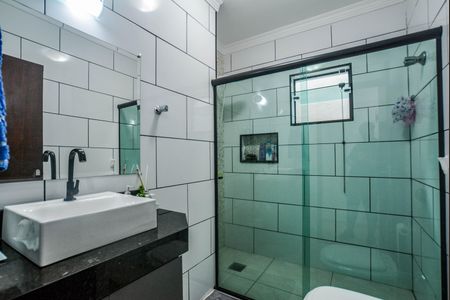 Casa à venda com 150m², 2 quartos e 2 vagasBanheiro Corredor