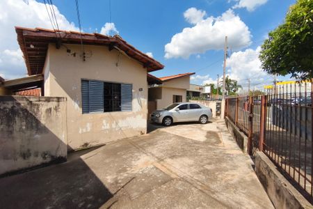 Casa à venda com 139m², 3 quartos e 5 vagas Casa à venda com 139m², 3 quartos e 5 vagasQuintal - Garagem