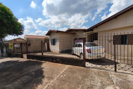Casa à venda com 139m², 3 quartos e 5 vagas Casa à venda com 139m², 3 quartos e 5 vagasFachada
