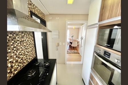 Apartamento à venda com 110m², 3 quartos e 2 vagas Apartamento à venda com 110m², 3 quartos e 2 vagasCozinha