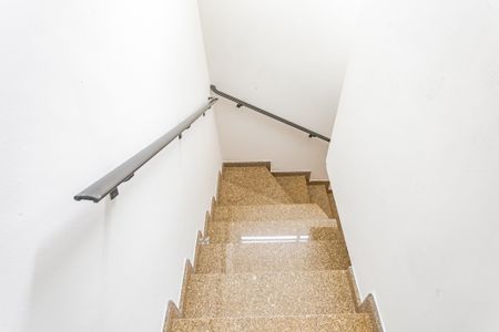 Casa à venda com 125m², 3 quartos e 2 vagas Casa à venda com 125m², 3 quartos e 2 vagasEscada