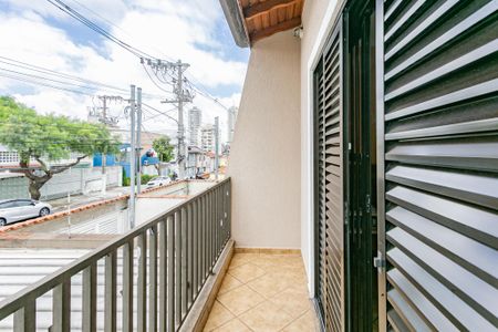 Casa à venda com 125m², 3 quartos e 2 vagas Casa à venda com 125m², 3 quartos e 2 vagasVaranda