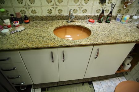 Casa à venda com 98m², 2 quartos e 1 vagaBanheiro 