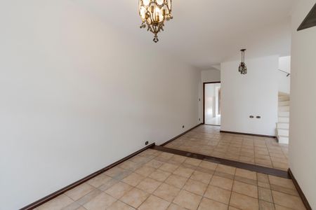 Casa para alugar com 220m², 3 quartos e 3 vagasSala