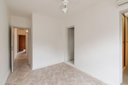 Suíte de casa para alugar com 3 quartos, 220m² em Vila Cordeiro, São Paulo