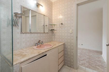 Casa para alugar com 220m², 3 quartos e 3 vagasBanheiro da Suíte