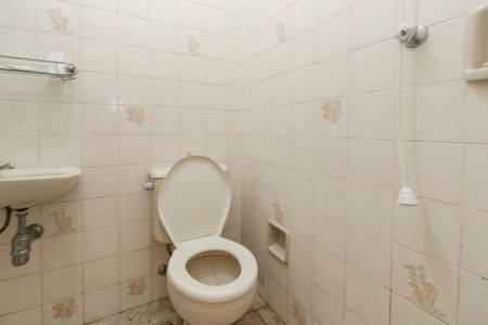 Casa para alugar com 220m², 3 quartos e 3 vagasBanheiro de Serviço