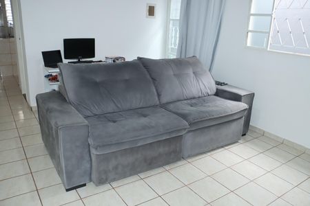 Casa para alugar com 2 quartos, 146m² em Jardim Santo Eduardo, Embu das Artes