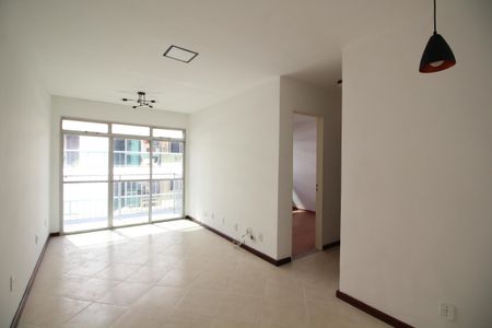 Sala de apartamento para alugar com 2 quartos, 75m² em Anil, Rio de Janeiro