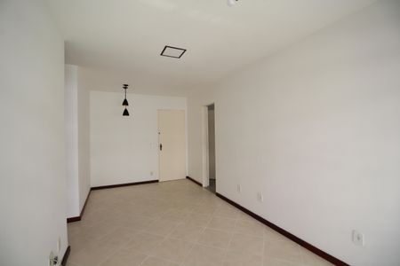 Sala de apartamento para alugar com 2 quartos, 75m² em Anil, Rio de Janeiro