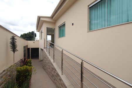 Casa à venda com 200m², 4 quartos e 2 vagasÁrea Externa