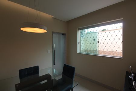 Casa à venda com 200m², 4 quartos e 2 vagasCopa