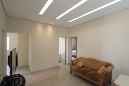 Sala de casa à venda com 4 quartos, 200m² em Santa Rosa, Belo Horizonte