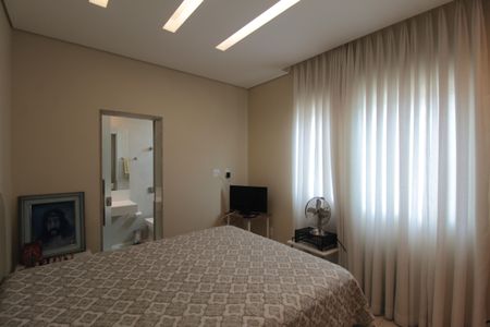 Casa à venda com 200m², 4 quartos e 2 vagasSuite