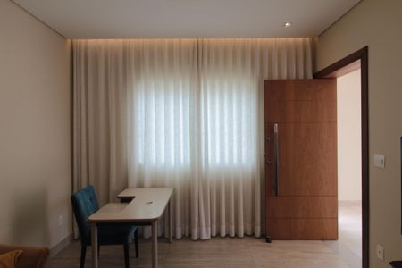 Sala de casa à venda com 4 quartos, 200m² em Santa Rosa, Belo Horizonte