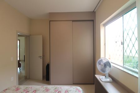 Casa à venda com 200m², 4 quartos e 2 vagasQuarto 2