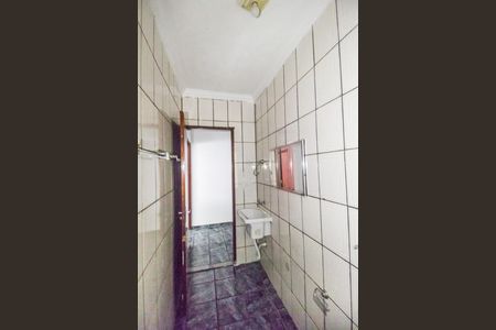 Banheiro de kitnet/studio para alugar com 1 quarto, 20m² em Chácara Adriana Aparecida, Carapicuíba