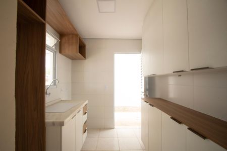Casa de condomínio para alugar com 70m², 2 quartos e 2 vagas Casa de condomínio para alugar com 70m², 2 quartos e 2 vagasCozinha