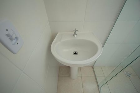 Casa de condomínio para alugar com 70m², 2 quartos e 2 vagas Casa de condomínio para alugar com 70m², 2 quartos e 2 vagasBanheiro