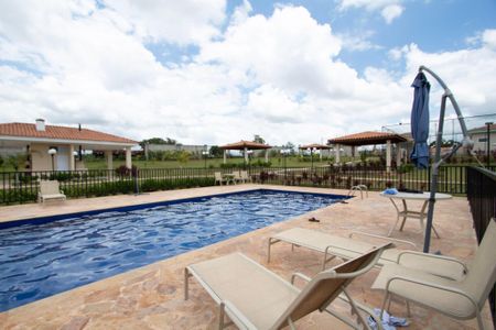 Casa de condomínio para alugar com 70m², 2 quartos e 2 vagas Casa de condomínio para alugar com 70m², 2 quartos e 2 vagasÁrea comum - Piscina