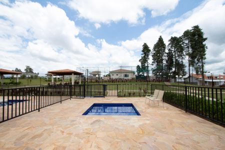 Casa de condomínio para alugar com 70m², 2 quartos e 2 vagas Casa de condomínio para alugar com 70m², 2 quartos e 2 vagasÁrea comum - Piscina