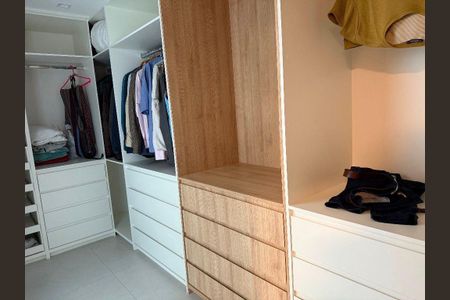 Casa à venda com 4 quartos, 230m² em Itaipu, Niterói