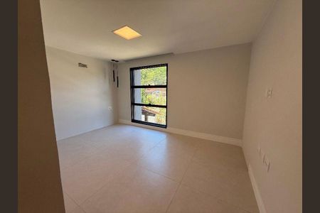 Casa à venda com 4 quartos, 230m² em Itaipu, Niterói