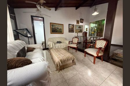 Casa à venda com 3 quartos, 184m² em Itaipu, Niterói